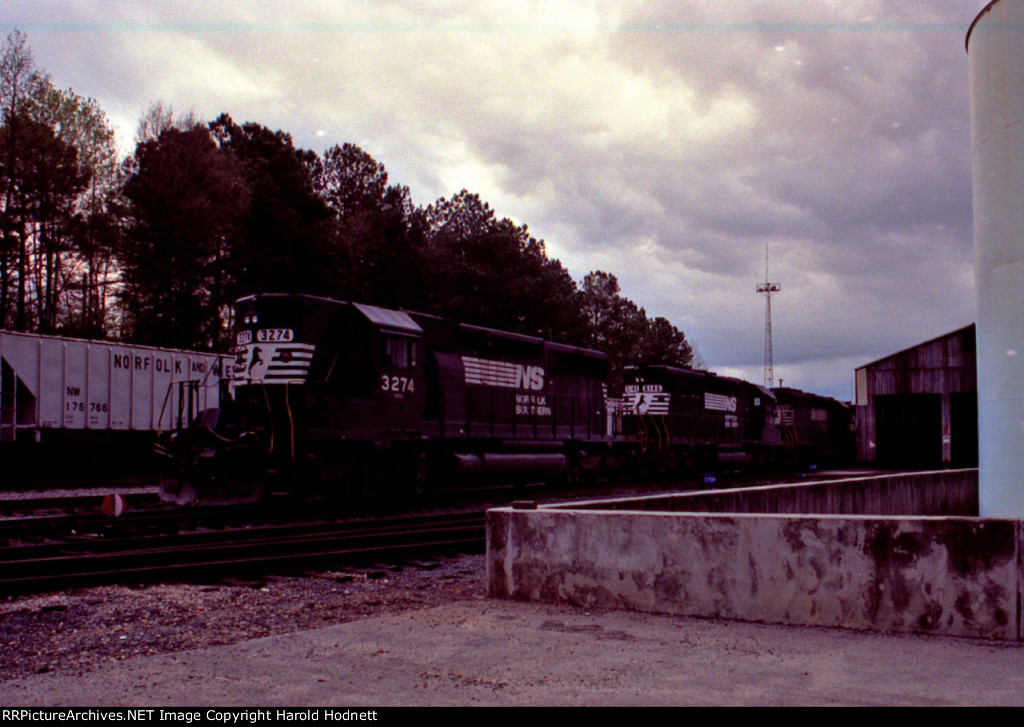 NS 3274 and others outside the engine house